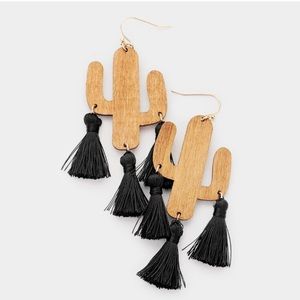 WOOD CACTUS TASSEL DROP EARRINGS - Black